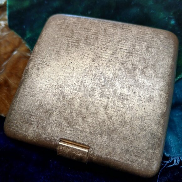 Avon Compact - Picture 2 of 5